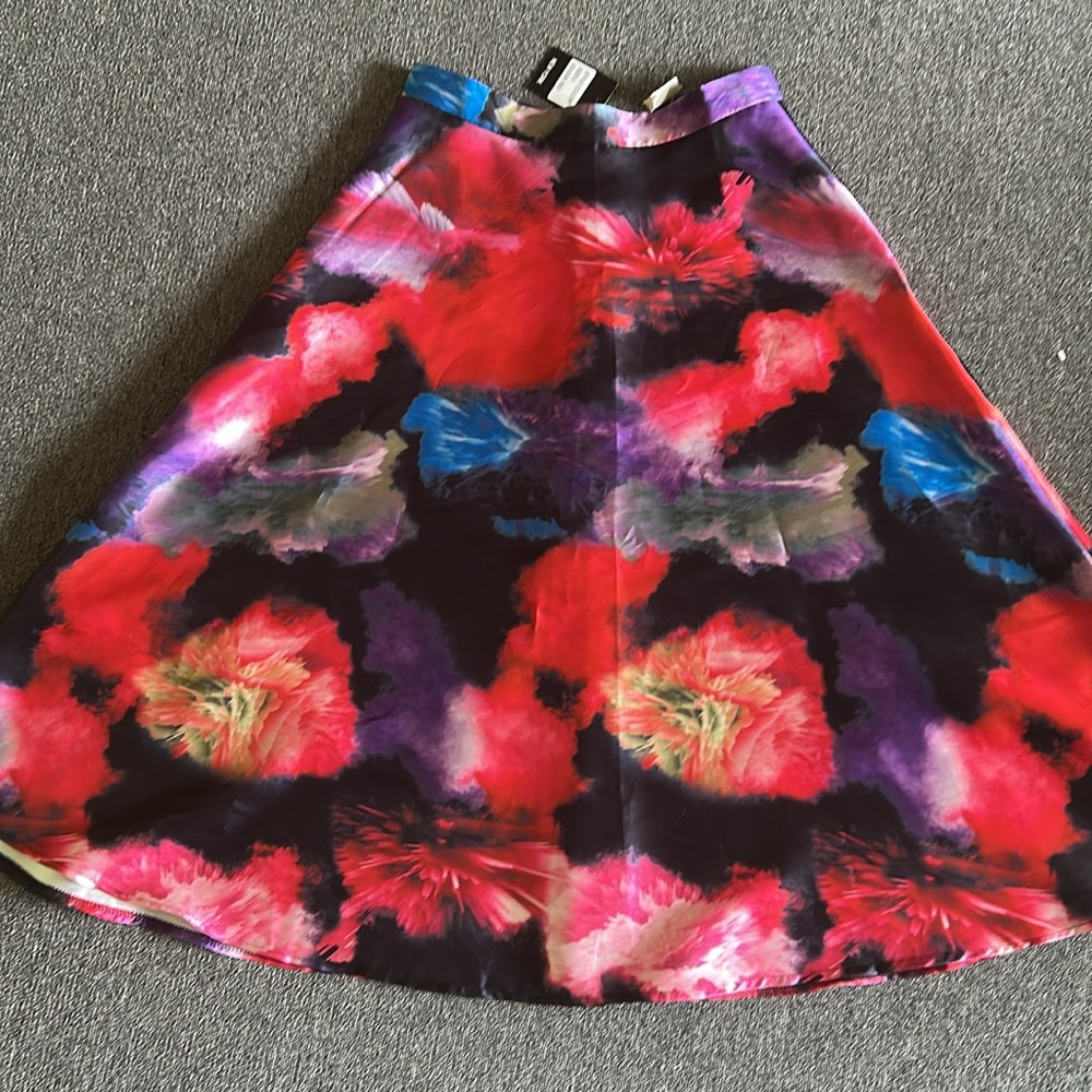 Carey Bradshaw Style A-Line Midi Skirt. Vibrant! Wear with a tank top!